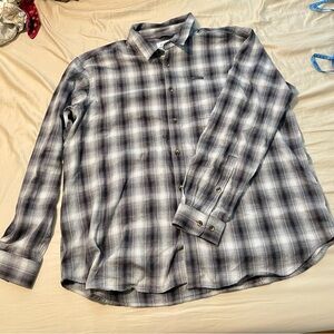 4/$25 bundle deal-Columbia Gray Casual Button Down Shirt with Classic Design